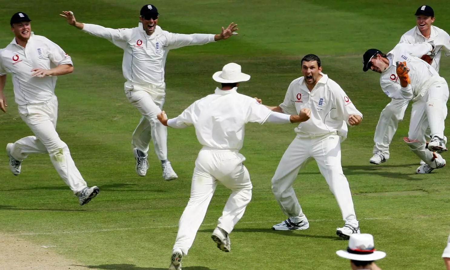 എഡ്​ജ്​ബാസ്​റ്റൺ ടെസ്​റ്റിന്​ 15 വർഷം; ടെസ്​റ്റ്​ക്രിക്കറ്റിന്​ ആവേശം പോരെന്ന്​ പറയുന്നവർ ഇത്​ കണ്ടിരിക്കണം