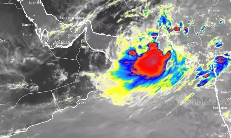 ന്യൂനമർദത്തിെൻറ തീവ്രത കുറഞ്ഞു; ഒമാനിൽ മഴ ശനിയാഴ്ച രാവിലെ മുതൽ ന്യൂനമർദത്തിെൻറ തീവ്രത കുറഞ്ഞു; ഒമാനിൽ മഴ ശനിയാഴ്ച രാവിലെ മുതൽ