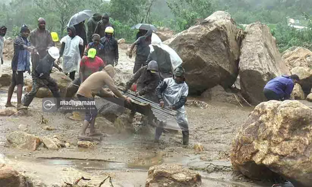 ദുരന്തമലയായി രാജമല; 17 മരണം, 50 പേരെ കാണാനില്ല; മരിച്ചവരുടെ കുടുംബങ്ങൾക്ക്​ ഏഴുലക്ഷം വീതം ധനസഹായം