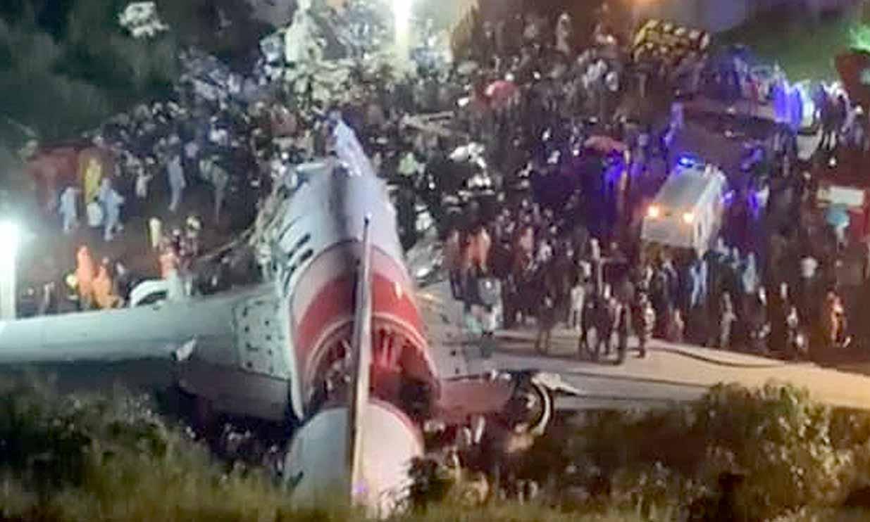 ദുഃഖസൂചകമായി എയർ ഇന്ത്യ എക്സ്പ്രസ് കവർ ചിത്രങ്ങൾ കറുപ്പാക്കി ദുഃഖസൂചകമായി എയർ ഇന്ത്യ എക്സ്പ്രസ് കവർ ചിത്രങ്ങൾ കറുപ്പാക്കി