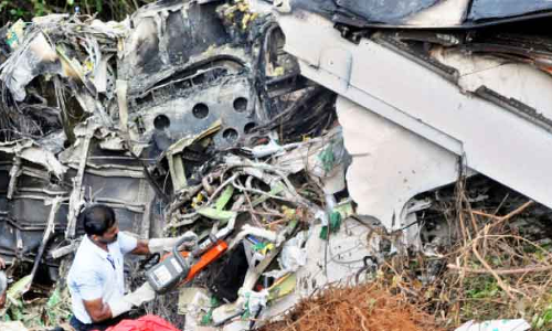 മം​ഗ​ലാ​പു​രം വി​മാ​ന ദു​ര​ന്ത​ത്തി​െൻറ പ​ത്താം വാ​ർ​ഷി​ക​ത്തി​ൽ ക​രി​പ്പൂ​രി​െൻറ നി​ല​വി​ളി