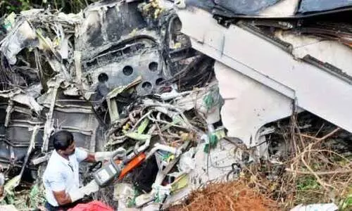 മം​ഗ​ലാ​പു​രം വി​മാ​ന ദു​ര​ന്ത​ത്തി​െൻറ പ​ത്താം വാ​ർ​ഷി​ക​ത്തി​ൽ ക​രി​പ്പൂ​രി​െൻറ നി​ല​വി​ളി