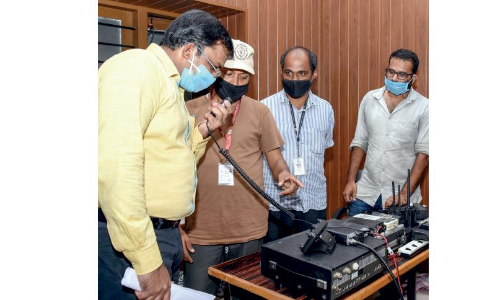 മഴപ്പേടിയിൽ സുരക്ഷ തേടി...