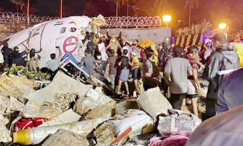 ദു​ര​ന്ത​ത്തി​േ​ല​ക്ക്​ യാ​ത്ര; ഞെ​ട്ടി​​ത്ത​രി​ച്ച്​ യു.​എ.​ഇ