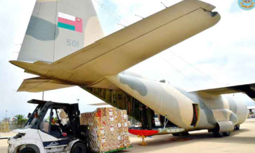 ദു​രി​താ​ശ്വാ​സ വ​സ്​​തു​ക്ക​ളു​മാ​യി ഒ​മാ​നി വി​മാ​നം ബൈ​റൂ​തി​ൽ എ​ത്തി