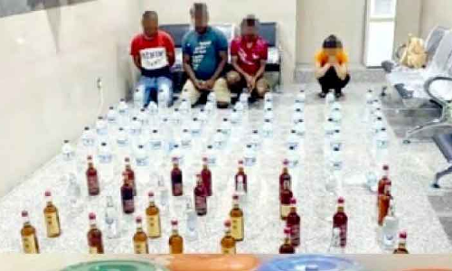 ഫിൻതാസ്​, ഹവല്ലി എന്നിവിടങ്ങളിൽ മദ്യനിർമാണ കേന്ദ്രം പിടികൂടി