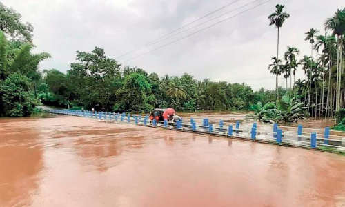കലിയടങ്ങാതെ കാലവർഷം