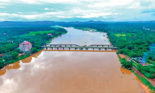 നി​റ​ഞ്ഞൊ​ഴു​കി നി​ള