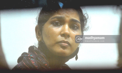 രഹ്​ന ഫാത്തിമ പൊലീസ് സ്​​റ്റേഷനിൽ കീഴടങ്ങി