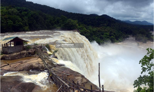 ആതിരപ്പിള്ളി വെള്ളച്ചാട്ടം