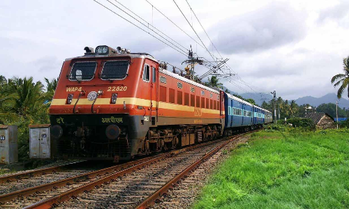 കൊ​ങ്കൺ പാതയിൽ മണ്ണിടിഞ്ഞതിനെ തുടർന്ന്​ ട്രെയിനുകൾ റദ്ദാക്കി