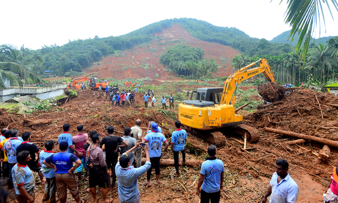 ക​വ​ള​പ്പാ​റ​യി​ൽ മ​ണ്ണി​ടി​ഞ്ഞു​ണ്ടാ​യ ദു​ര​ന്തം
