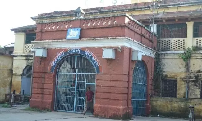 കള്ളക്കേസ് ചുമത്തി, പ്രായം തിരുത്തി; 14കാരനായ മകൻ അഞ്ച് മാസമായി ജയിലിലെന്ന് ബിഹാറിലെ വിവരാവകാശ പ്രവർത്തകൻ കള്ളക്കേസ് ചുമത്തി, പ്രായം തിരുത്തി; 14കാരനായ മകൻ അഞ്ച് മാസമായി ജയിലിലെന്ന് ബിഹാറിലെ വിവരാവകാശ പ്രവർത്തകൻ