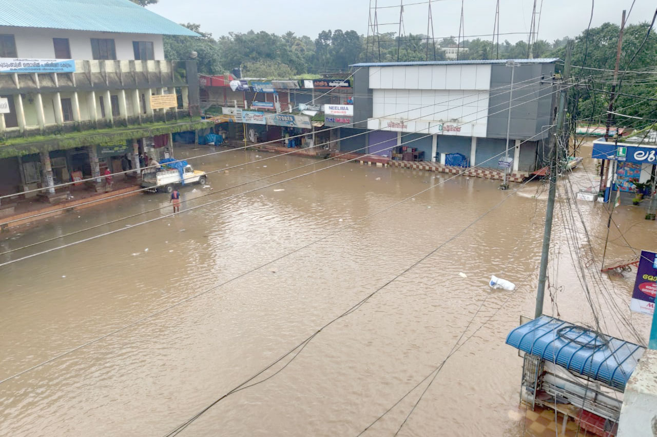 പയ്യാവൂരിൽ ഉരുൾപൊട്ടി; ​ശ്രീകണ്ഠപുരം മേഖല വെള്ളത്തിൽ