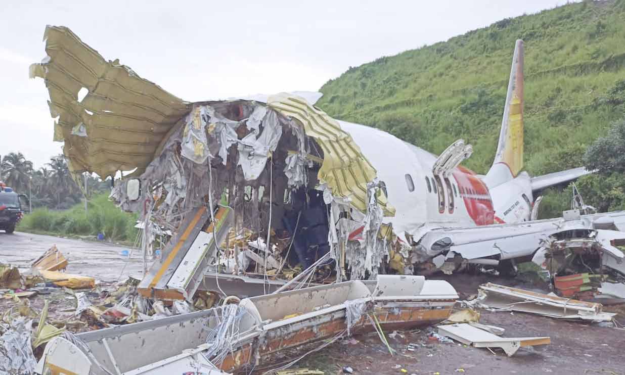 വിമാനത്തിൽ പിറകിലായത് തുണച്ചു; ഷാഹിനയും നാല് മക്കളും രക്ഷപ്പെട്ടു, കാര്യാവട്ടം ഗ്രാമത്തിന് ആശ്വാസം വിമാനത്തിൽ പിറകിലായത് തുണച്ചു; ഷാഹിനയും നാല് മക്കളും രക്ഷപ്പെട്ടു, കാര്യാവട്ടം ഗ്രാമത്തിന് ആശ്വാസം