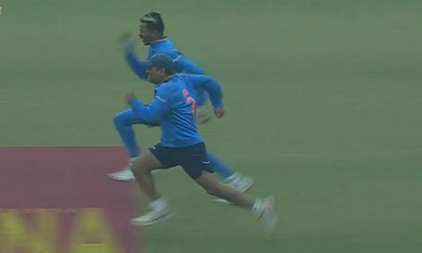 ഓടിക്കുഴയുന്നത് വരെ തുടരും- ധോണിയുടെ ഭാവി പരിപാടി വെളിപ്പെടുത്തി മഞ്ജരേക്കർ ഓടിക്കുഴയുന്നത് വരെ തുടരും- ധോണിയുടെ ഭാവി പരിപാടി വെളിപ്പെടുത്തി മഞ്ജരേക്കർ