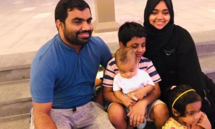 ഓമനിച്ച് ആർക്കും കൊതി തീർന്നില്ല; ഉമ്മക്കൊപ്പം കുഞ്ഞ് അസം മടങ്ങി- സങ്കടക്കടലിൽ വീട്ടുകാർ ഓമനിച്ച് ആർക്കും കൊതി തീർന്നില്ല; ഉമ്മക്കൊപ്പം കുഞ്ഞ് അസം മടങ്ങി- സങ്കടക്കടലിൽ വീട്ടുകാർ