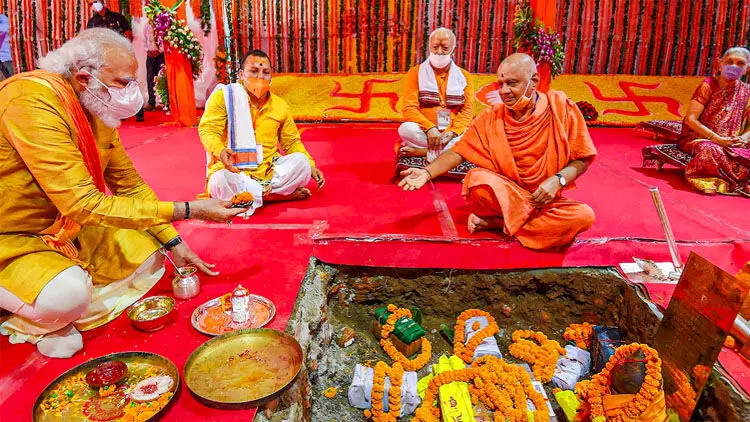 അയോധ്യ ഭൂമിപൂജയിൽ ആചാരങ്ങൾ പാലിച്ചില്ലെന്ന് ആചാര്യന്മാർ​; നടന്നത്​ മോദി ഷോ