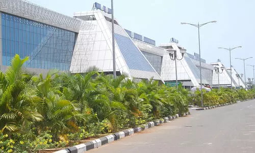 വിമാനത്താവളത്തിനല്ല; പ്രശ്നം ലാൻഡിങ്ങിൽ വിമാനത്താവളത്തിനല്ല; പ്രശ്നം ലാൻഡിങ്ങിൽ