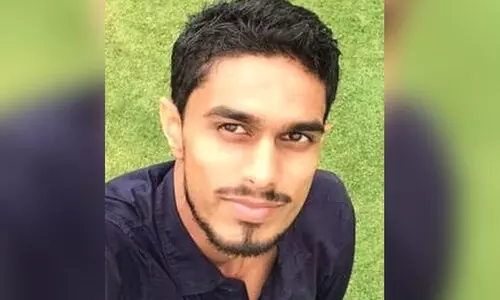 പരിക്കേറ്റിട്ടും പിഞ്ചുകുഞ്ഞിനെ കൈവിടാതെ നിയാസ്