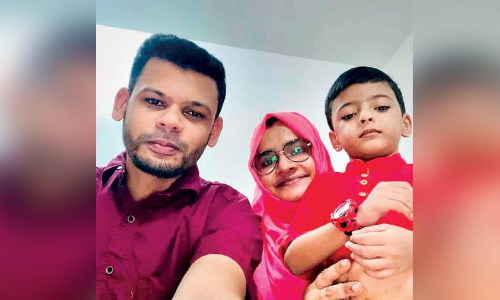 ജീവിതം തിരിച്ചു കിട്ടിയ സന്തോഷത്തിൽ ഷാദിയയും കുടുംബവും ജീവിതം തിരിച്ചു കിട്ടിയ സന്തോഷത്തിൽ ഷാദിയയും കുടുംബവും