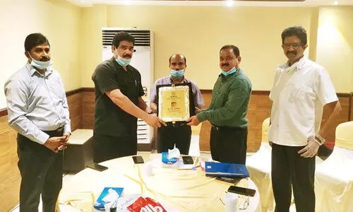 ഹം​സ തൃ​ക്ക​ടീ​രി​ക്ക് കെ.​എം.​സി.​സി യാ​ത്ര​യ​യ​പ്പ്