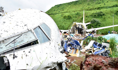 പരിഭ്രാന്തിക്കിടയിലും എയർ ഹോസ്​റ്റസുമാർ ധൈര്യം പകർന്നു