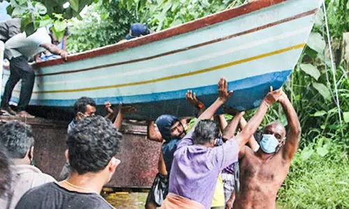 ആറന്മുളയില്‍ എത്തിച്ചത് അഞ്ച് വള്ളം