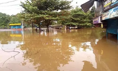 മഴ കനക്കുമ്പോള്‍ ഭീതിയൊഴിയാതെ...