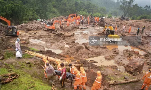 പെട്ടിമുടി ഉരുൾപൊട്ടൽ: രണ്ട് മൃതദേഹങ്ങൾ കൂടി കണ്ടെടുത്തു പെട്ടിമുടി ഉരുൾപൊട്ടൽ: രണ്ട് മൃതദേഹങ്ങൾ കൂടി കണ്ടെടുത്തു