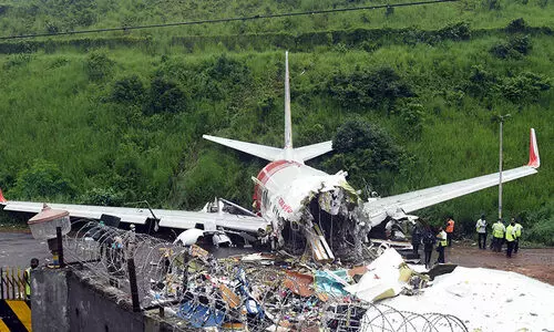 കരിപ്പൂർ വിമാനദുരന്തം: ഇനിയും വീടണയാനാവാതെ രണ്ട്​ യാത്രികർ