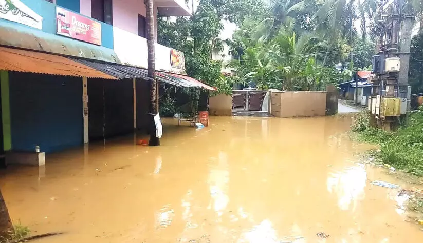 ഒളവണ്ണയിൽ അഞ്ഞൂറോളം പേർ ബന്ധു വീടുകളിലേക്ക്