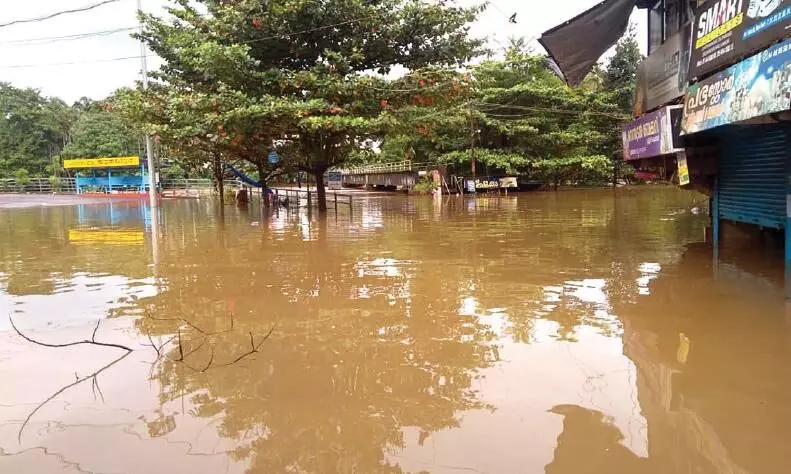 മഴ കനക്കുമ്പോള്‍ ഭീതിയൊഴിയാതെ...