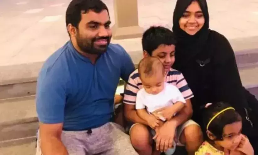 ലാളനയുടെ ഓർമച്ചിത്രമെടുത്തുവെച്ച് സാഹിറ ലാളനയുടെ ഓർമച്ചിത്രമെടുത്തുവെച്ച് സാഹിറ