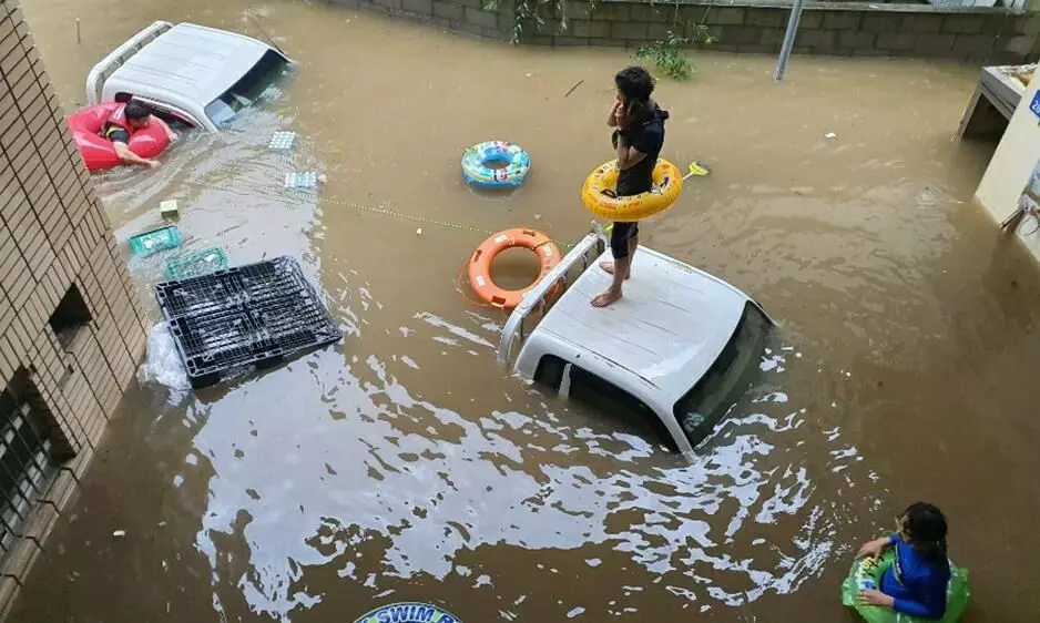 ദക്ഷിണകൊറിയയിലും പാകിസ്താനിലും തോരാ മഴ - പ്രളയ ചിത്രങ്ങൾ ദക്ഷിണകൊറിയയിലും പാകിസ്താനിലും തോരാ മഴ - പ്രളയ ചിത്രങ്ങൾ