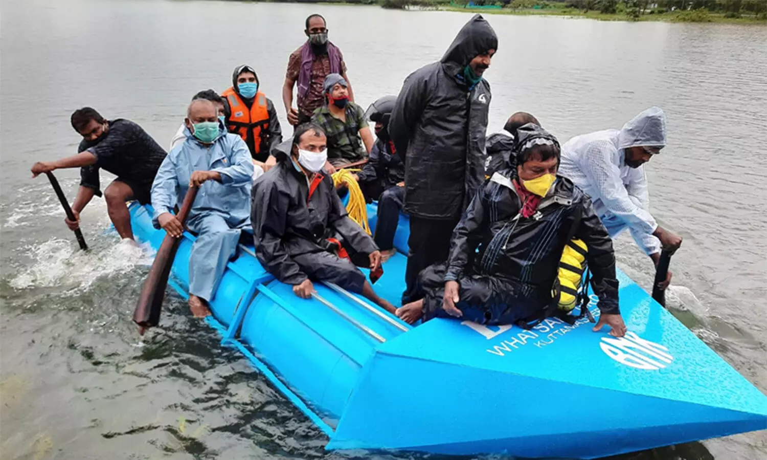 പ്രളയ രക്ഷാ ദൗത്യത്തിന് ചങ്ങാടം നിർമിച്ച് വാട്​സ്​ആപ്​ ഗ്രൂപ്