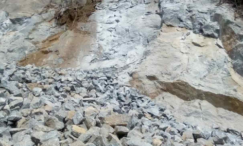 ക്വാ​റി-​ക്ര​ഷ​ർ ഭീ​ഷ​ണി: തെ​ക്ക​ൻ മ​ല​യ​ടി​വാ​രം ഭീ​തി​യി​ൽ; താ​മ​സം മാ​റാ​നൊ​രു​ങ്ങി കു​ടും​ബ​ങ്ങ​ൾ