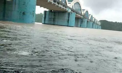 ഭാരതപ്പുഴ നിറഞ്ഞൊഴുകിയപ്പോൾ