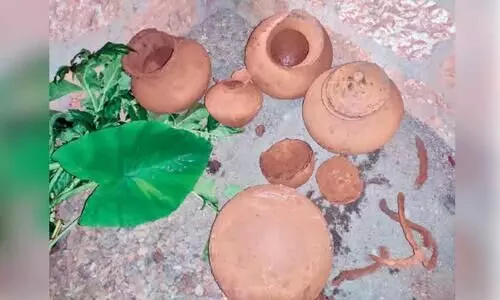 വീ​ടി​ന് മു​റ്റം നി​ർ​മി​ക്കു​ന്ന​തി​നി​ടെ ച​രി​ത്ര​ശേ​ഷി​പ്പു​ക​ൾ ക​ണ്ടെ​ത്തി