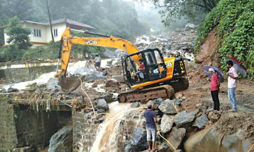 കക്കയത്ത് ഉരുൾപൊട്ടി തകർന്ന ഡാം ​റോഡ് ഭാഗികമായി പുനഃസ്ഥാപിച്ചു