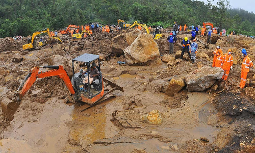 സമാനതകളില്ലാത്ത ദുരന്തങ്ങളെ നേരിട്ട്​ ഇടുക്കി