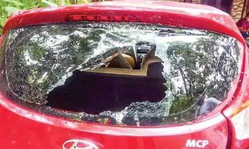 വീട്​ കയറി അക്രമം; യുവാവിനും പിതാവിനും പരിക്ക്