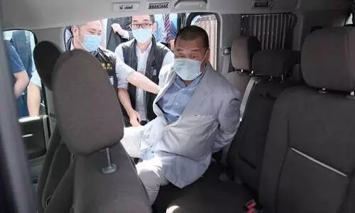 ഹോ​േങ്കാങ്ങിൽ മാധ്യമസ്ഥാപനത്തിൽ റെയ്​ഡ്​; ഉടമയും മാധ്യമപ്രവർത്തകരും അറസ്​റ്റിൽ