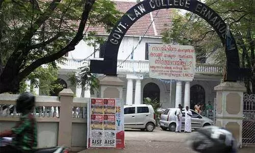 ലോ കോളജുകളിൽ സീറ്റ് നഷ്ടം ഒഴിവാക്കാൻ അധിക ബാച്ചിന് ശ്രമം ലോ കോളജുകളിൽ സീറ്റ് നഷ്ടം ഒഴിവാക്കാൻ അധിക ബാച്ചിന് ശ്രമം