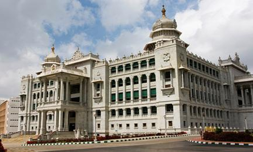 ക​ർ​ണാ​ട​ക​യി​ൽ ജോ​ലി​ക്കും പ​ഠി​ക്കാ​നു​മു​ള്ള യോ​ഗ്യ​ത​ക്കാ​യി ക​ന്ന​ട​ഭാ​ഷ പ​രീ​ക്ഷ വരുന്നു