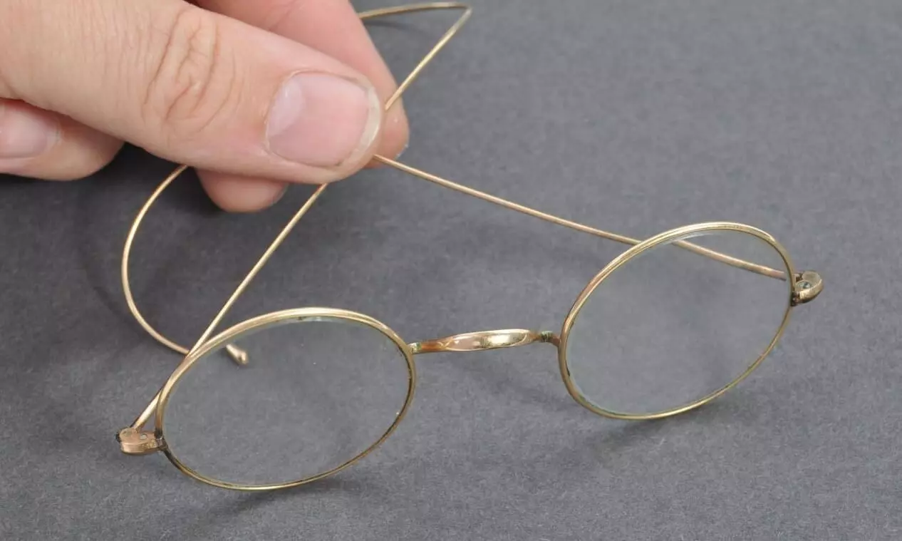 ഗാന്ധിജിയുടെ കണ്ണട യു.കെയിൽ ലേലത്തിന്; വില 14 ലക്ഷം