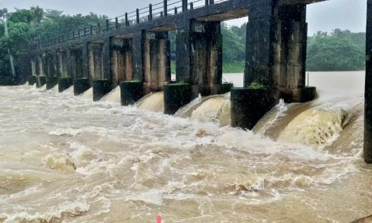 കടലുണ്ടിപ്പുഴ അവസാനിക്കുന്ന ന്യൂകട്ട് കനാൽ കടലുണ്ടിപ്പുഴ അവസാനിക്കുന്ന ന്യൂകട്ട് കനാൽ