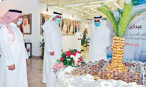 പാ​​ര​​മ്പ​​ര്യ​​ശീ​​ലം കൈ​​വി​​ടാ​​തെ യാം​​ബു റോ​​യ​​ൽ ക​​മീ​​ഷ​​ൻ