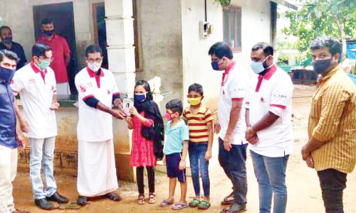 എനിക്ക് 10 വയസ്സാണ്; എെൻറ രക്തം സ്വീകരിക്കുമോ വിമാനാപകട സമയത്ത് വിളിച്ചത് ഈ മിടുക്കി എനിക്ക് 10 വയസ്സാണ്; എെൻറ രക്തം സ്വീകരിക്കുമോ വിമാനാപകട സമയത്ത് വിളിച്ചത് ഈ മിടുക്കി