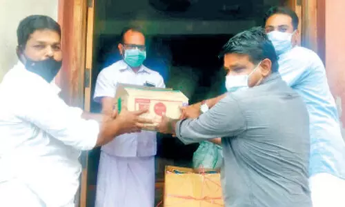 കോ​വി​ഡ് ചി​കി​ത്സ​യി​ലു​ള്ള​വ​ർ​ക്ക് ബി​രി​യാ​ണി​യെ​ത്തി​ച്ച് പ​ള്ളി ക​മ്മി​റ്റി